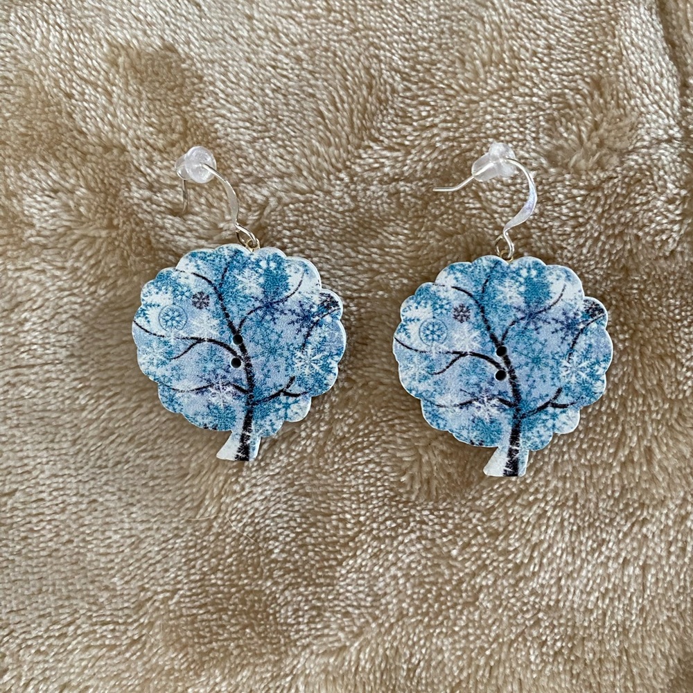 💥 BRAND NEW Tree & Snowflake Earrings
